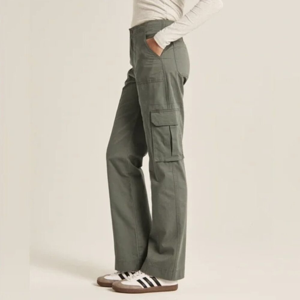 Abercrombie & Fitch Women's Relaxed Cargo Pants Olive Green Size 33/16 - Picture 2 of 8